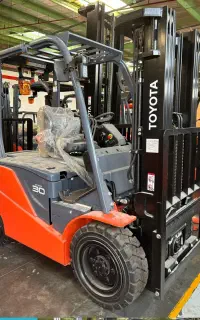 تعمیر لیفتراک تویوتا سهند کوماتسو در کرج