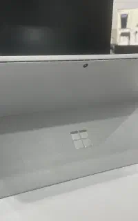 Microsoft surface pro 5 با کیبورد تشخیص اثرانگشت