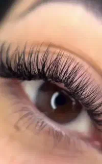 آموزش و انجام خدمات اکستنشن مژه و لیفت ابرو