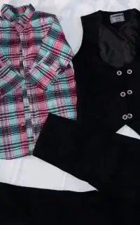 جلیقه شلوار پسرانه ۹ سال و کفش سالن و چمن