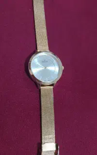 ساعت مچی ژاپنی و کت مخمل سوییت