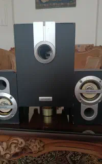یک عدد ساب و دوتا اسپیکر کوچک