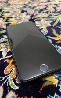 ایفون se 2020 تمیز بدون خط و خش