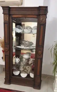 بوفه شیشه ای با طبقات شیشه