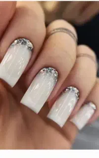 خدمات کاشت ناخون