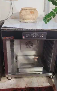 یک دستگاه پروفر صنعتی ۶ سینی مارک روماک