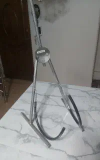 پایه استند گیتار سالم و تمیز