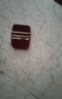 گردنبند مدل زیبا با رنگ طلایی در حد نو