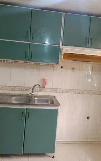 کابینت بسیار محکم و سالم همراه با هود و سینک