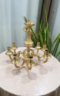 یک عدد لوستر ۸شاخه ،قیمت ۸،۷۰۰،۰۰۰میلیون تومان