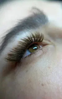 آموزش.کاشت و اکستنشن مژه تخصصی توسط مربی کرمان