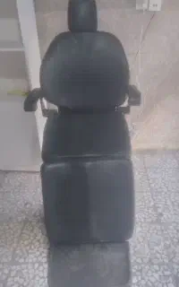 صندلی برقی و صندلی اداری و ۳تا صندلی معمولی و میز