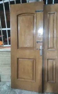 درب چوبی دو لنگه با قفل