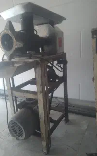 دو عدد چرخ گوشت