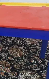 یک عدد میز محکم