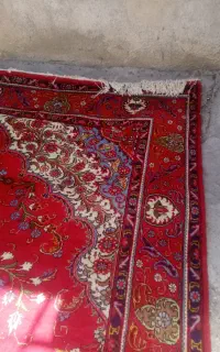 سلام یک عدعد فرش قدیمی به فروش می‌رسد