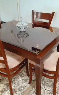 میز ناهار خوری چهار نفره فوق‌العاده در حد نو