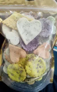 نون خشک طعم دار