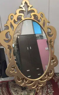 آینه و کنسول آرایشگاه