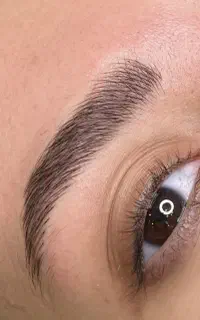 میکروبلیدینگ ابرو به صورت موربروز و نچرال