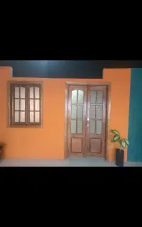 درب و پنجره چوبی طرح قدیم و نوستالژی سالم و رنگ شد