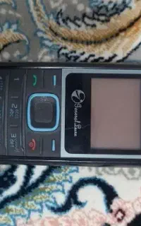 گوشی ساده همراه با شارژر