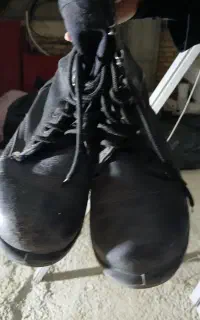 یک جفت کفش سربازی