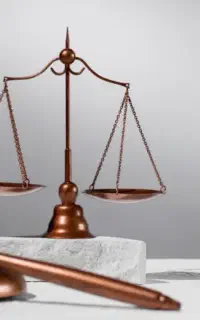 وکیل پایه یک دادگستری *خانم* «مشاوره حقوقی رایگان»
