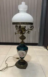 لامپا سلطنتی در حد نو