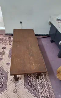 میز وسط اتاق