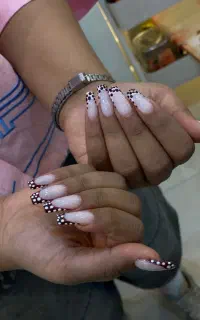 کاشت ناخن ۳۵۰
