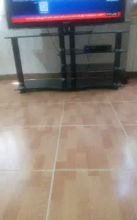 میز زیر تلویزیون شیشه ای