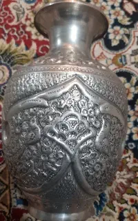 گلدان مسی قلمزنی شده