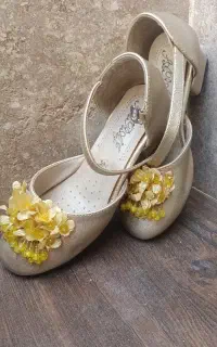 کفش پاشنه بلند بچگانه