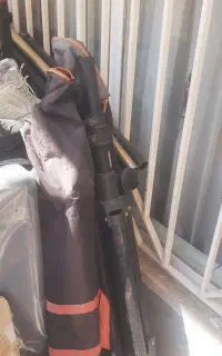 پایه باند ایستاده
