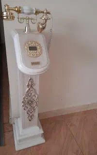 تلفن ثابت ایستاده