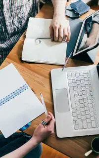 استخدام برنامه‌نویس Laravel با توانایی Front-end