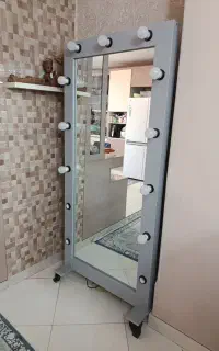 آینه قدی لامپی