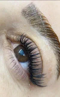 کاشت و اکستنشن مژه