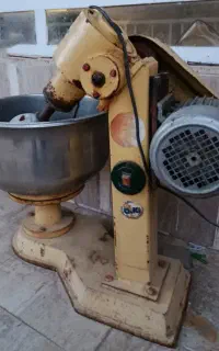 دستگاه مکینه(خمیرکن)
