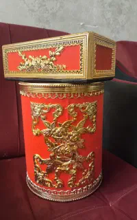 جا دستمال کاغذی و سطل خوشرنگ و نو