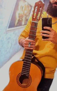 آموزش گیتار و خوانندگی