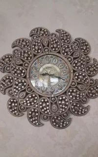 ساعت دیواری نو و قاب عکس