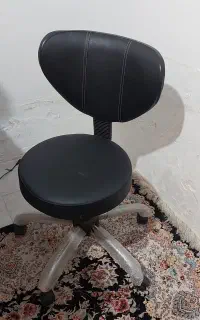 صندلی گردون . میز ناخن . تخت تاشو