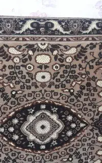 یک جفت پشتی کرم قهوه ای