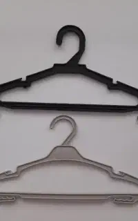چوب لباسی (پلاستیک فشرده)