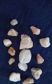 تعدادی سنگ نور گذر