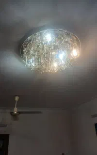 یک عدد لوستر بسیار زیبا