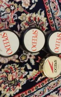 تو گوشی مناسب استخر