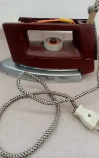 اتو قدیمی سالم